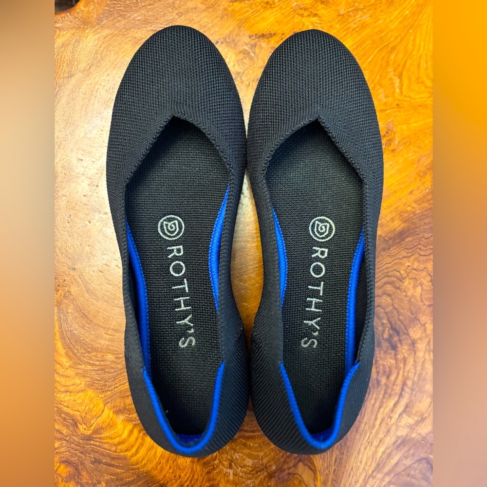🎈PRICE DROP!❤️ Rothy’s Round Toe Ballet Flat in Black! Size 6.5